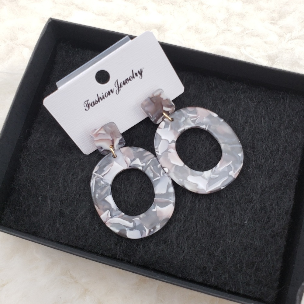 Acrylic Circle Drop Dangle Earrings - Picture 2 of 3